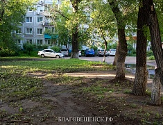 Мэр Благовещенска Олег Имамеев выслушал предложения горожан по благоустройству сквера водников