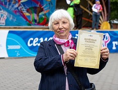 Мэр города Олег Имамеев поприветствовал старшее поколение на празднике в Горпарке