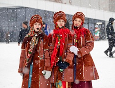 На площади Ленина и набережной Амура прошли народные гуляния в честь масленицы