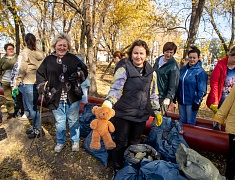 К общегородскому субботнику присоединились работники администрации Благовещенска