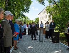 Цветы в память о подвиге советских солдат возложили в Благовещенске