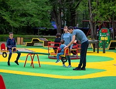 Ещё одну инклюзивную детскую площадку открыли в Благовещенске