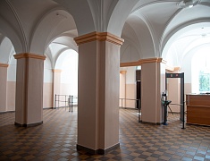 В Алексеевской гимназии вернули исторический облик холлу и кабинету биологии