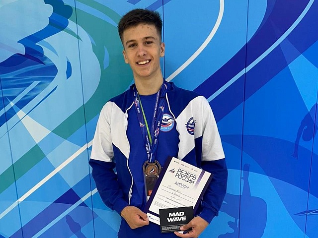 Юный пловец из Благовещенска установил рекорд на всероссийских соревнованиях 