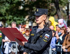 Благовещенские курсанты приняли воинскую присягу на плацу ДВОКУ