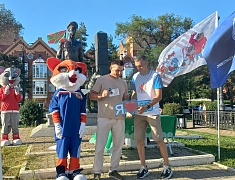  Благовещенцам вручили знаки ГТО в День семьи, любви и верности