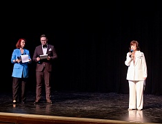 Мэр города Олег Имамеев поздравил благовещенский ансамбль "Ровесники" с 57-летием