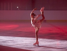 Юные благовещенские фигуристы представили программу «Помним сердцем», посвященную Дню Победы