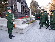 В Благовещенске почтили память защитников Отечества