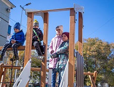 В Благовещенске открыли ещё 3 обновлённые детские площадки