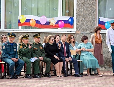 Во всех школах Благовещенска прозвенели последние звонки