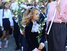 В школах Благовещенска прошли торжественные линейки