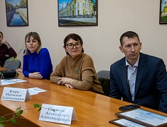 Мэр Благовещенска Олег Имамеев наградил победителей конкурса "Город в праздничном наряде"