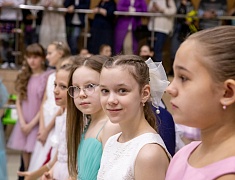 Больше 400 благовещенцев закружил кадетский бал