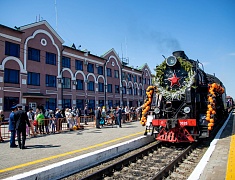 На железнодорожный вокзал амурской столицы прибыл ретропоезд "Победа"