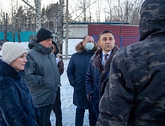 Выездная встреча мэра по заливке катка на Нагорной, 14