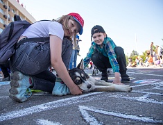 В День защиты детей маленькие благовещенцы рисовали на асфальте