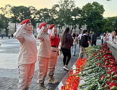В Благовещенске на площади Победы зажгли «Свечи памяти»