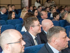 Мэр Благовещенска Олег Имамеев поздравил энергетиков с профессиональным праздником