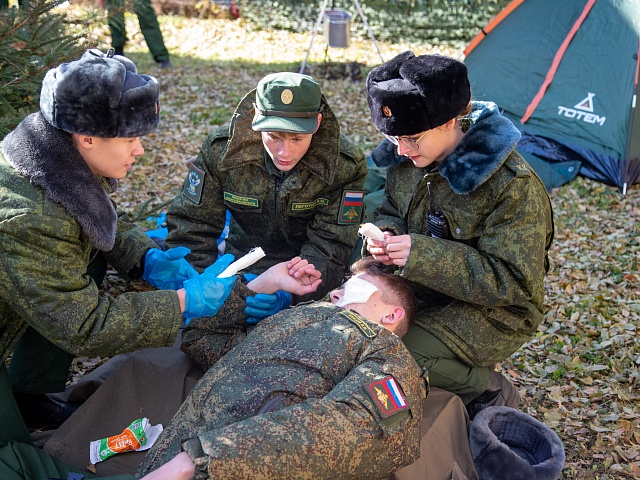 В Благовещенске ученики 6 лицея эвакуировали пострадавших в лесном пожаре