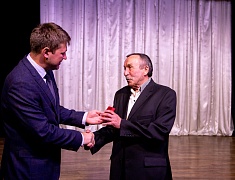 Знаки «50 лет Байкало-Амурской магистрали» вручили благовещенцам