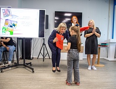 В областной библиотеке открыли выставку рисунков и подвели итоги конкурса «Нам дороги эти позабыть нельзя»