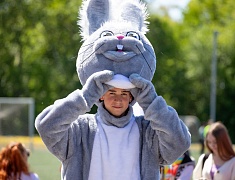 Забег «Я могу» собрал на стадионе «Юность» сотню ребят с ограниченными возможностями здоровья