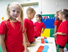 Маленькие патриоты отметили День флага в детских садах Благовещенска