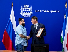 В Благовещенске работников торговли отметили Почетными грамотами