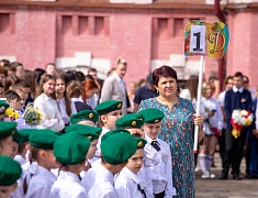 Мэр Олег Имамеев побывал на линейках в нескольких городских школах