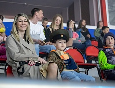 Юные благовещенские фигуристы представили программу «Помним сердцем», посвященную Дню Победы