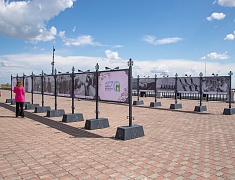 На набережной Амура в Благовещенске открыли фотовыставку ТАСС в честь юбилея города