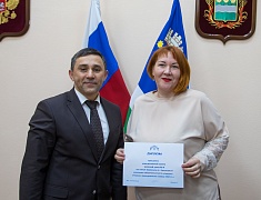 Мэр Благовещенска Олег Имамеев наградил победителей и участников конкурса «Город в праздничном наряде»