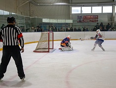 Соревнования по хоккею памяти Героя России Владимира Барахтенко прошли на стадионе «Спартак»