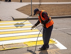 В Благовещенске обновляют дорожную разметку 