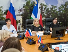 Специалисты управления по развитию потребительского рынка и услуг провели для десятиклассников конкурс КВН