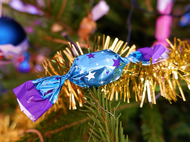 Как выбрать сладкий подарок к Новому году