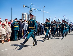 В амурской столице в преддверии Дня Победы подняли Копию Знамени Победы