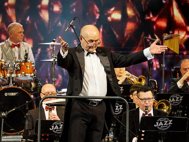 Руководитель эстрадно-джазового оркестра «Амур Джаз Бэнд» получил звание «Заслуженного работника культуры Российской Федерации»