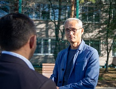 Мэр Благовещенска Олег Имамеев проверил готовность «умной» спортплощадки в Моховой Пади