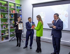 Мэр Благовещенска Олег Имамеев поздравил работников сферы культуры с завершением года