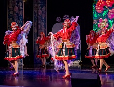 Мэр Благовещенска Олег Имамеев вручил премию одарённым детям по итогам 2022 года