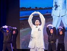 Китайские и русские бабушки станцевали на одной сцене в Благовещенске