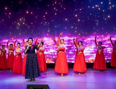 Китайские и русские бабушки станцевали на одной сцене в Благовещенске