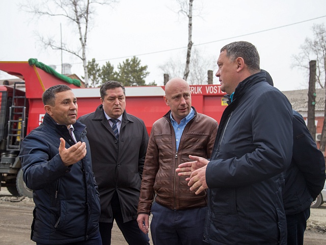 Мэр Благовещенска Олег Имамеев проконтролировал ход работ на улице Ленина