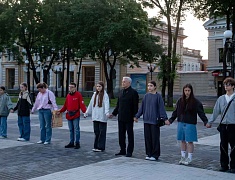 В Благовещенске на площади Победы зажгли «Свечи памяти»