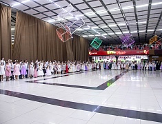 Больше 400 благовещенцев закружил кадетский бал