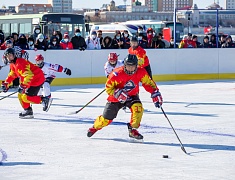Соревнования по хоккею в рамках Международного российско-китайского фестиваля зимних видов спорта