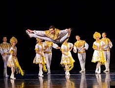 В Благовещенске за заслуги наградили более сотни педагогов