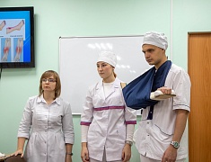 В Благовещенске волонтеры городских мероприятий теперь умеют оказывать первую помощь